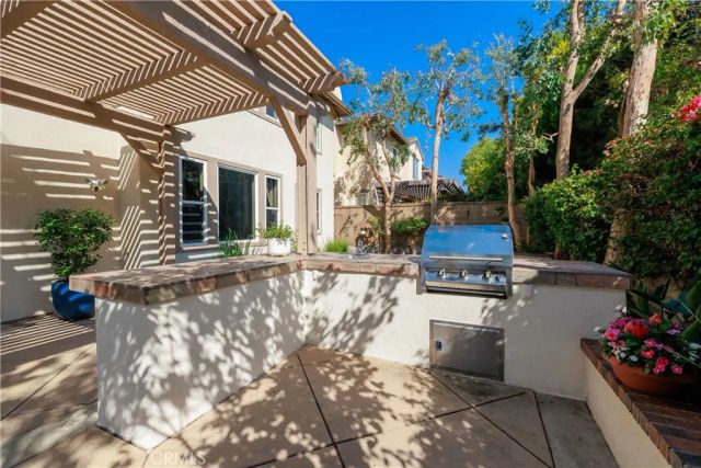 22 Modesto, Irvine, CA 92602