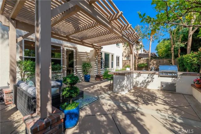 22 Modesto, Irvine, CA 92602