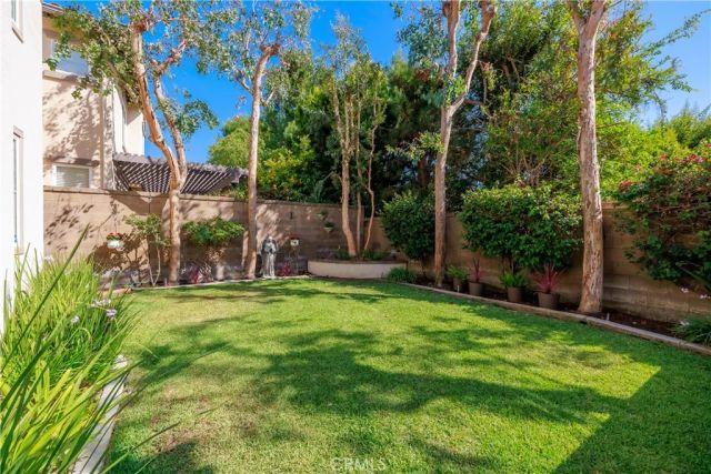 22 Modesto, Irvine, CA 92602