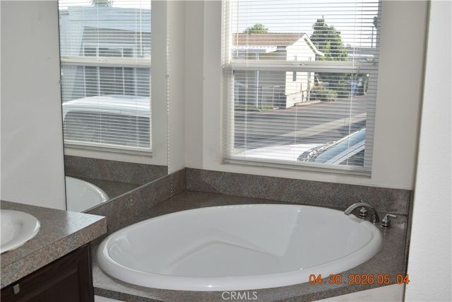 1081 W Arrow Hwy 86, Azusa, CA 91702