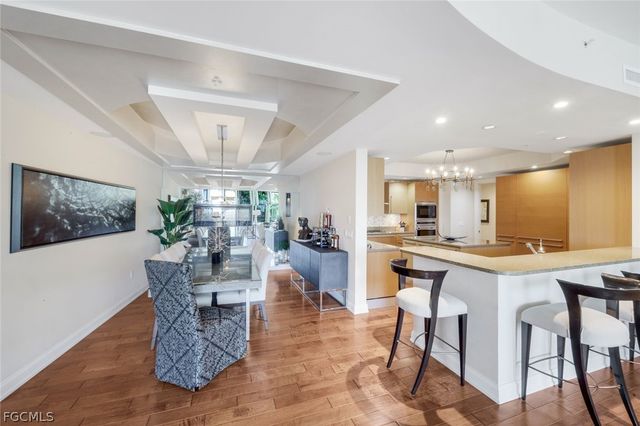 13675 Vanderbilt DR 406, Naples, FL 34110