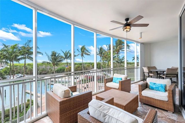 13675 Vanderbilt DR 406, Naples, FL 34110