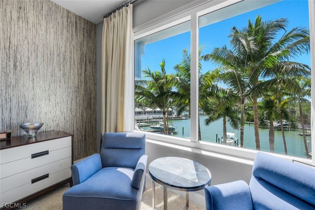 13675 Vanderbilt DR 406, Naples, FL 34110