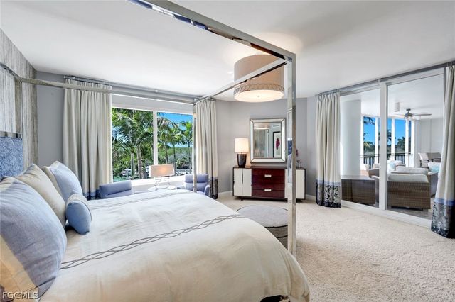 13675 Vanderbilt DR 406, Naples, FL 34110