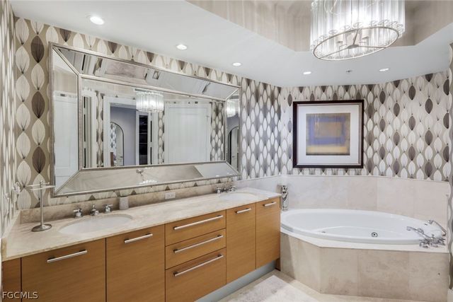 13675 Vanderbilt DR 406, Naples, FL 34110