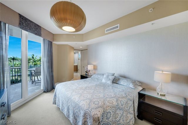 13675 Vanderbilt DR 406, Naples, FL 34110