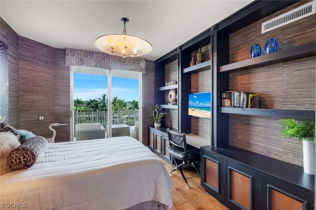 13675 Vanderbilt DR 406, Naples, FL 34110