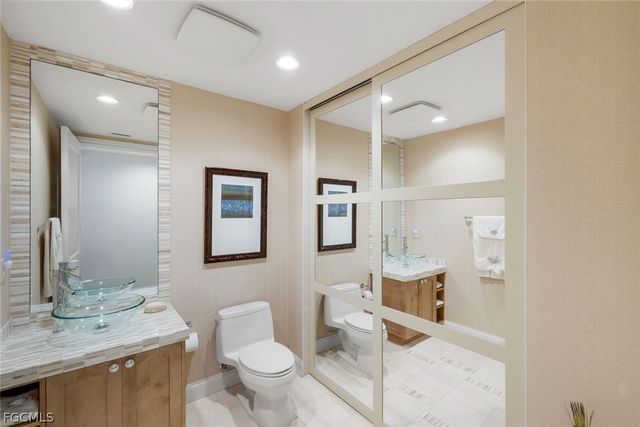 13675 Vanderbilt DR 406, Naples, FL 34110