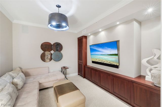 13675 Vanderbilt DR 406, Naples, FL 34110