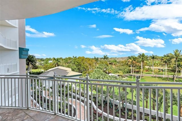 13675 Vanderbilt DR 406, Naples, FL 34110