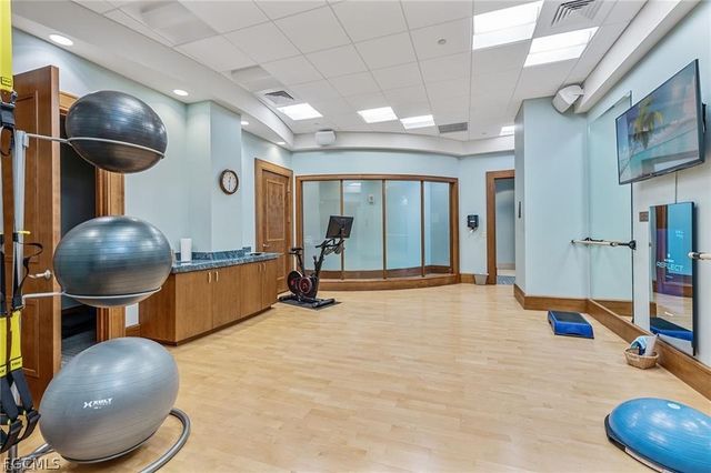 13675 Vanderbilt DR 406, Naples, FL 34110