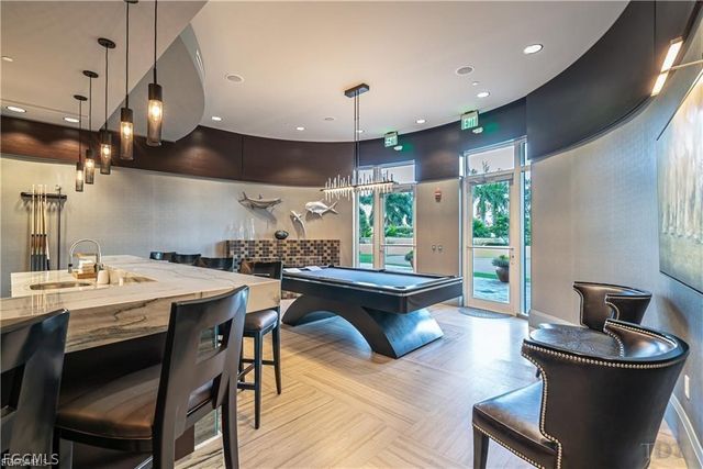 13675 Vanderbilt DR 406, Naples, FL 34110