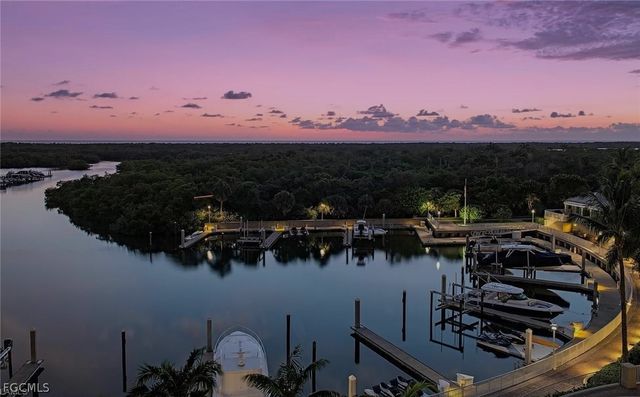 13675 Vanderbilt DR 406, Naples, FL 34110