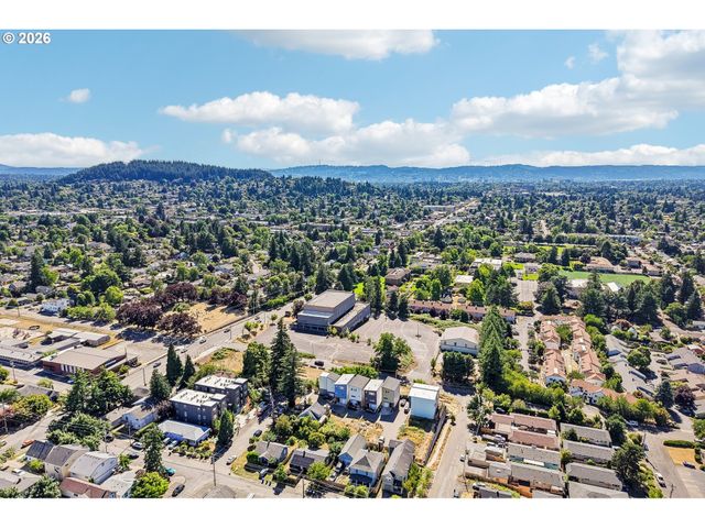 9033 Ne HOYT St, Portland, OR 97220
