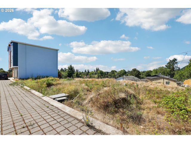 9033 Ne HOYT St, Portland, OR 97220