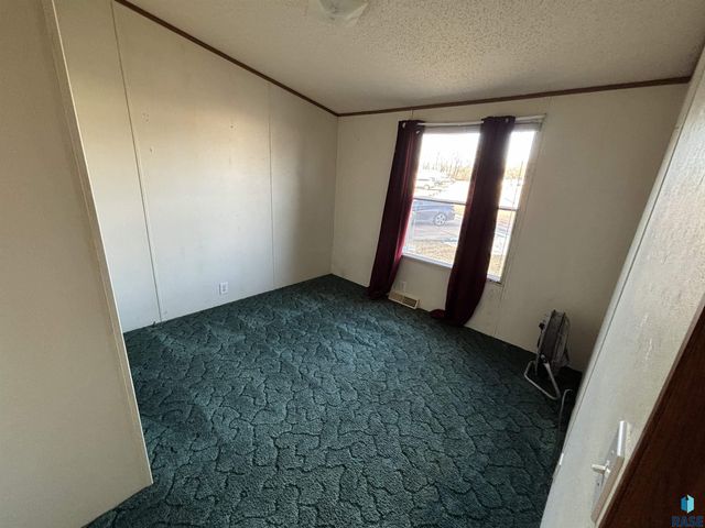 1303 E Iris Pl Place, Sioux Falls, SD 57103