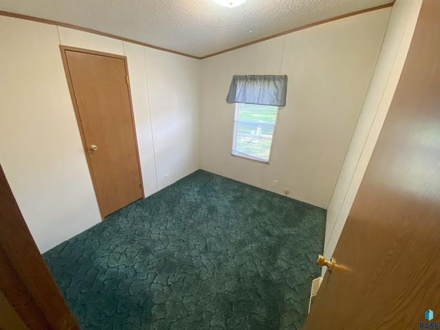 1303 E Iris Pl Place, Sioux Falls, SD 57103