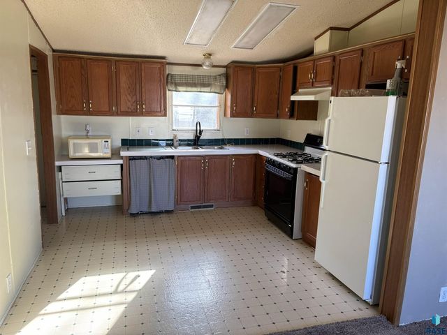 1303 E Iris Pl Place, Sioux Falls, SD 57103