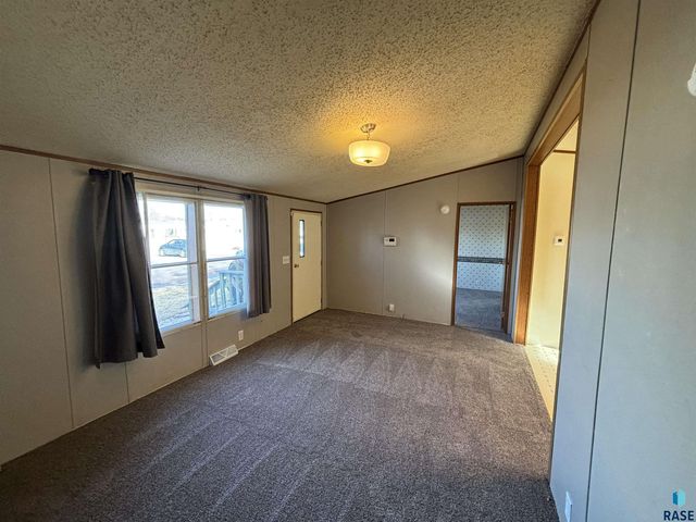 1303 E Iris Pl Place, Sioux Falls, SD 57103