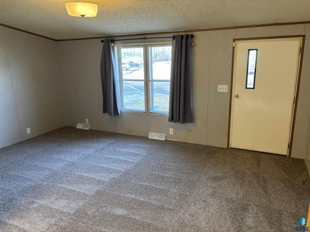 1303 E Iris Pl Place, Sioux Falls, SD 57103