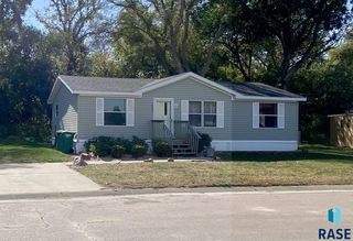 1303 E Iris Pl Place, Sioux Falls, SD 57103