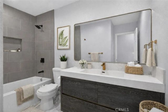 906 W poplar Street, Compton, CA 90220