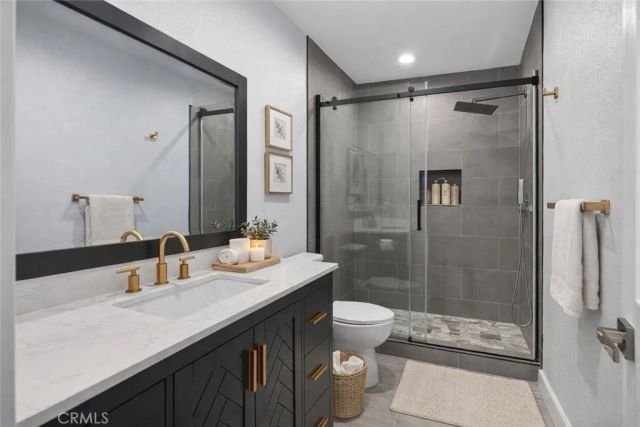 906 W poplar Street, Compton, CA 90220