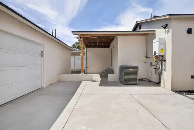 906 W poplar Street, Compton, CA 90220