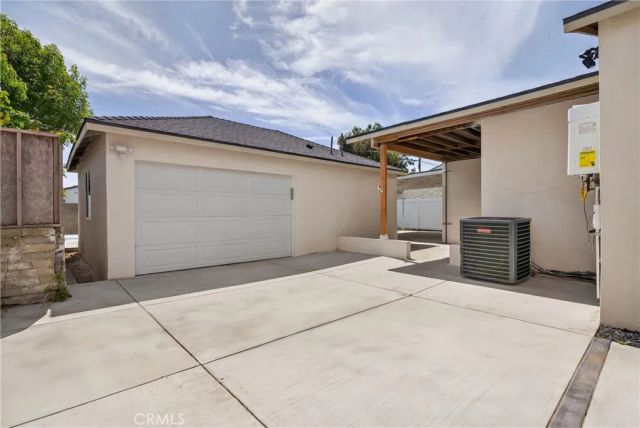 906 W poplar Street, Compton, CA 90220