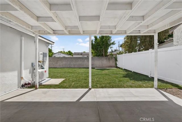 906 W poplar Street, Compton, CA 90220