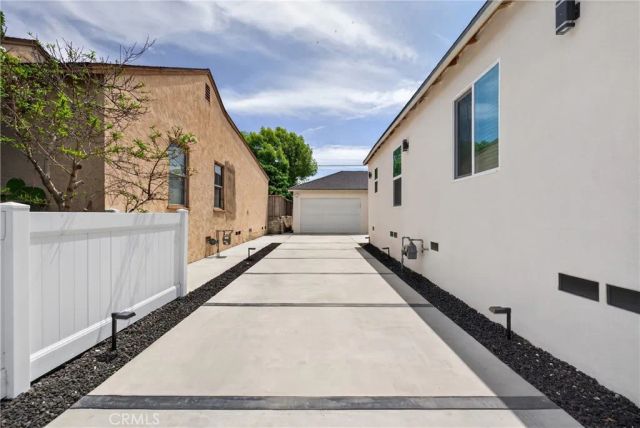 906 W poplar Street, Compton, CA 90220