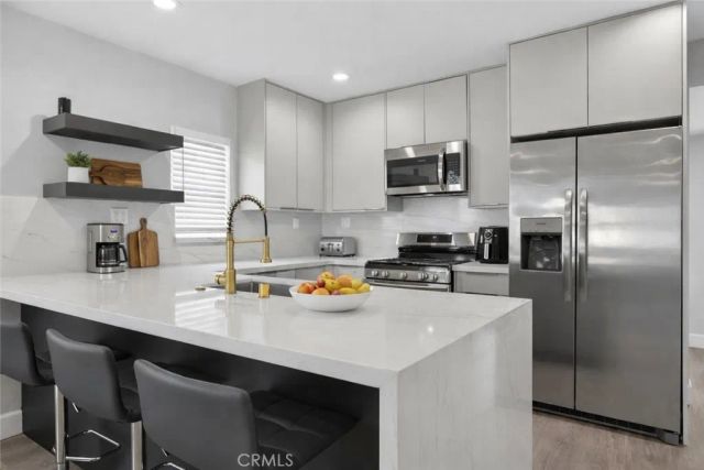 906 W poplar Street, Compton, CA 90220