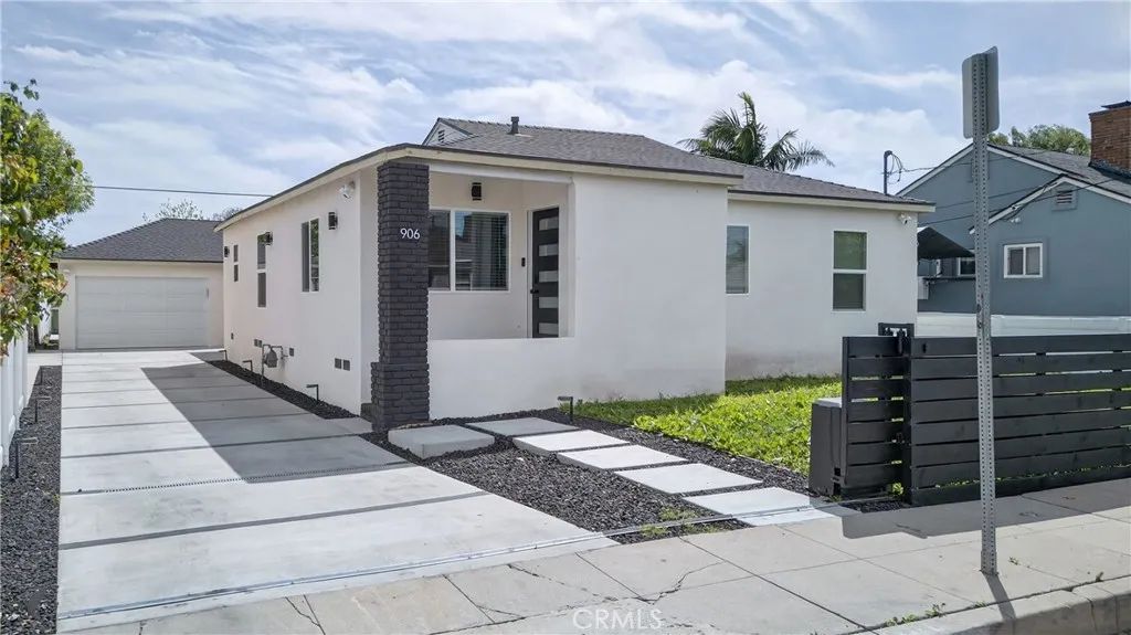 906 W poplar Street, Compton, CA 90220