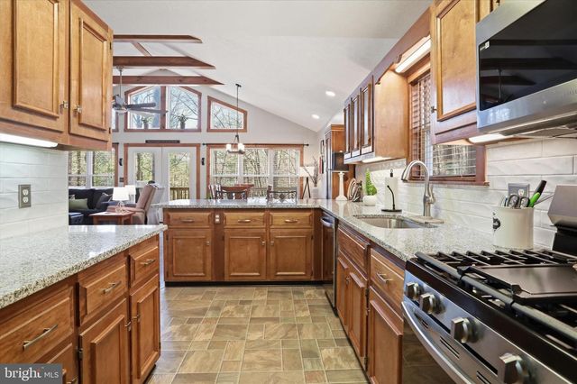 247 DOGWOOD DR, Mount Jackson, VA 22842