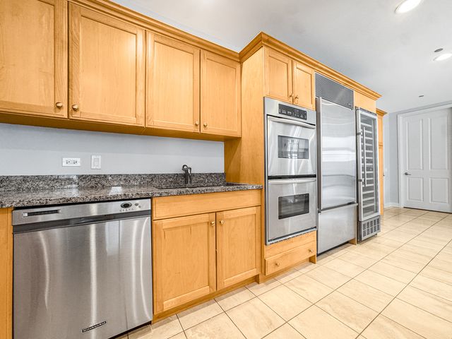 415 E North Water Street 2204, Chicago, IL 60611