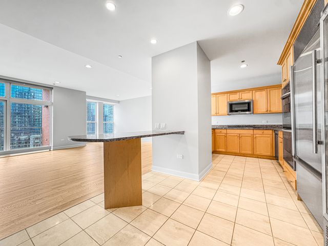 415 E North Water Street 2204, Chicago, IL 60611