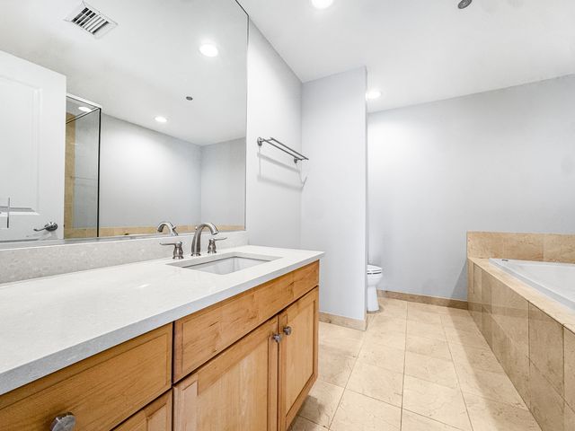 415 E North Water Street 2204, Chicago, IL 60611