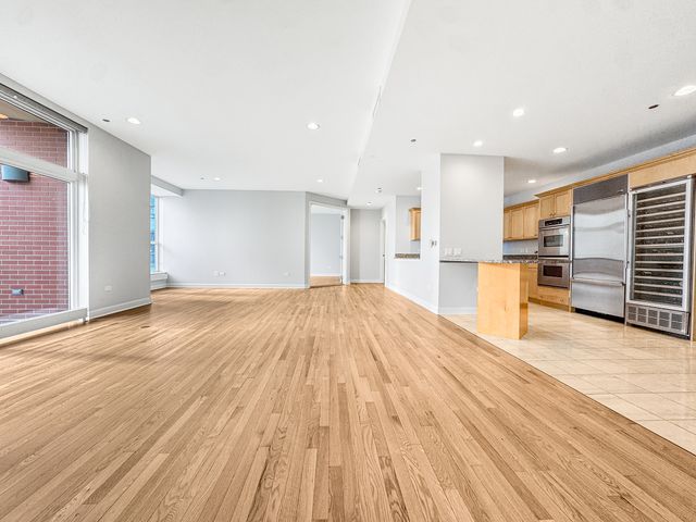 415 E North Water Street 2204, Chicago, IL 60611