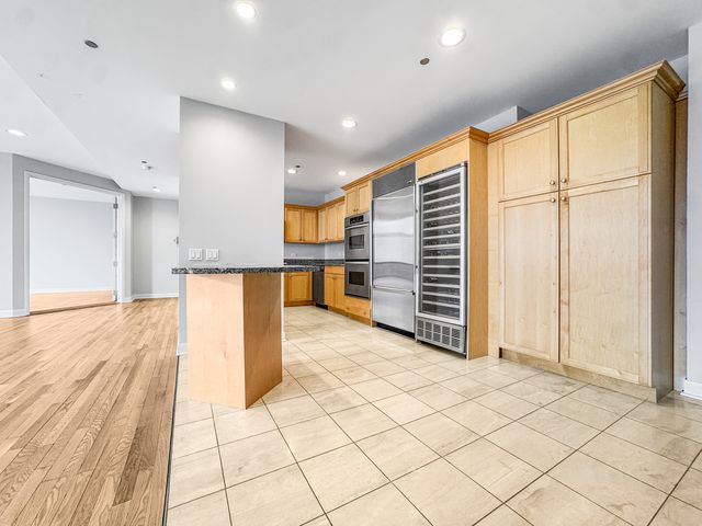 415 E North Water Street 2204, Chicago, IL 60611