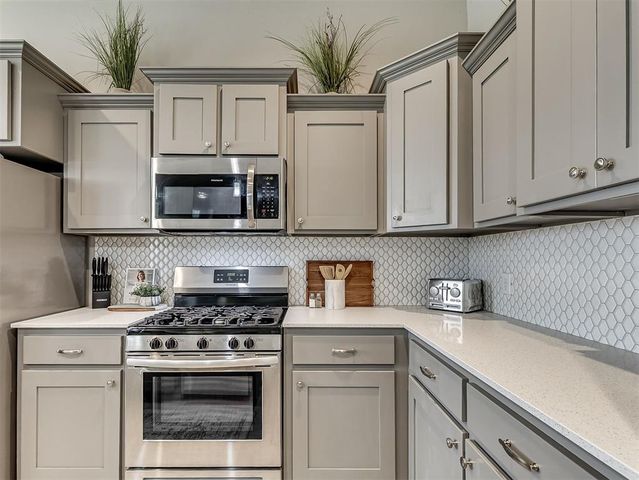 16028 Mendoza Drive, Edmond, OK 73013