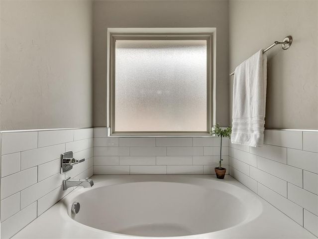 16028 Mendoza Drive, Edmond, OK 73013