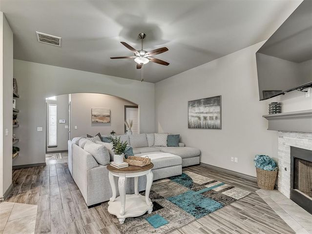 16028 Mendoza Drive, Edmond, OK 73013