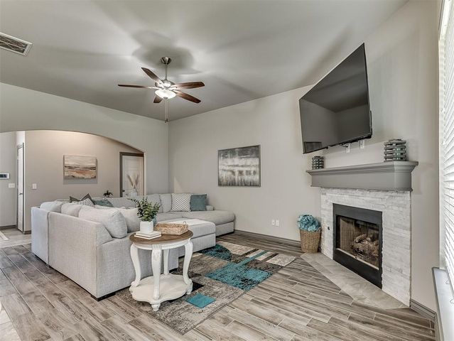 16028 Mendoza Drive, Edmond, OK 73013