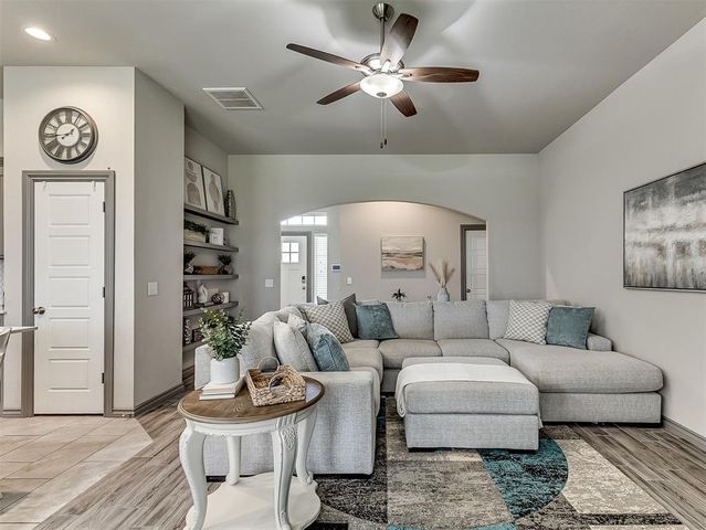 16028 Mendoza Drive, Edmond, OK 73013