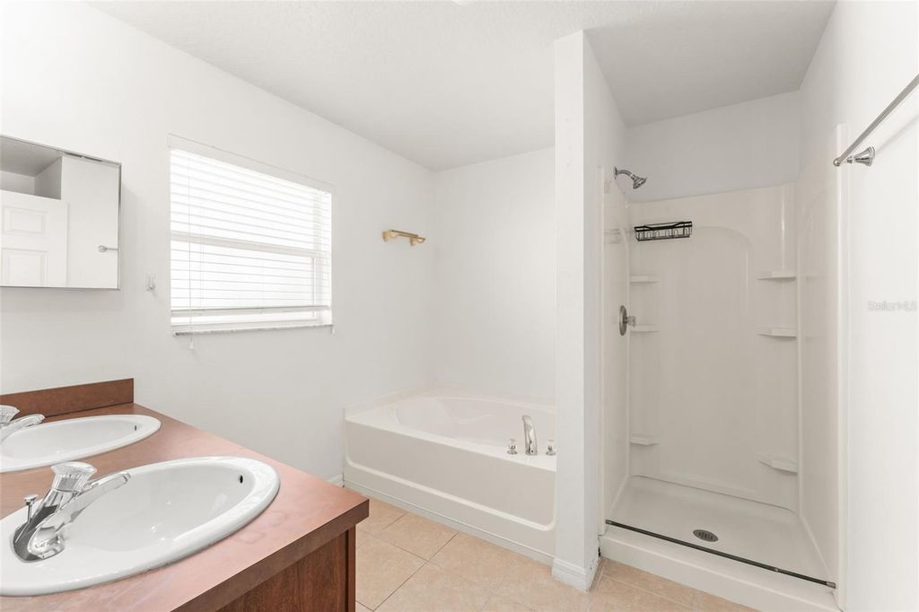 Image 12 of property listing at 15431 PERDIDO DRIVE, Orlando, FL 32828