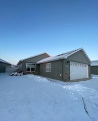 2672 Whispering Creek Circle S, Fargo, ND 58104
