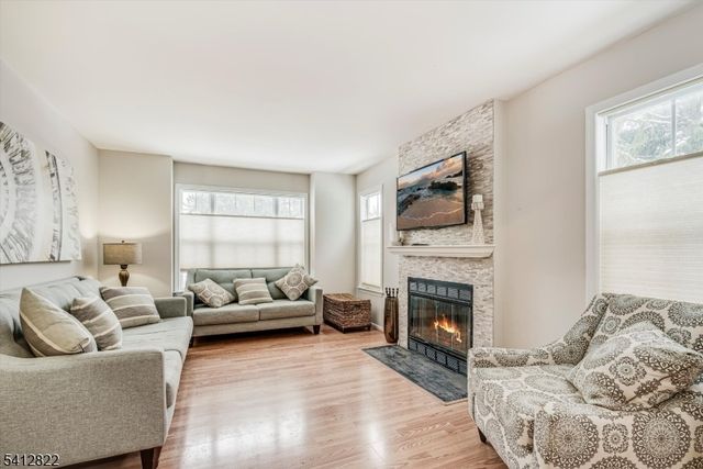 1 Weatherhill Rd, Hamburg Boro, NJ 07419