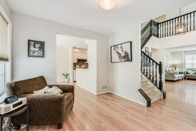 1 Weatherhill Rd, Hamburg Boro, NJ 07419