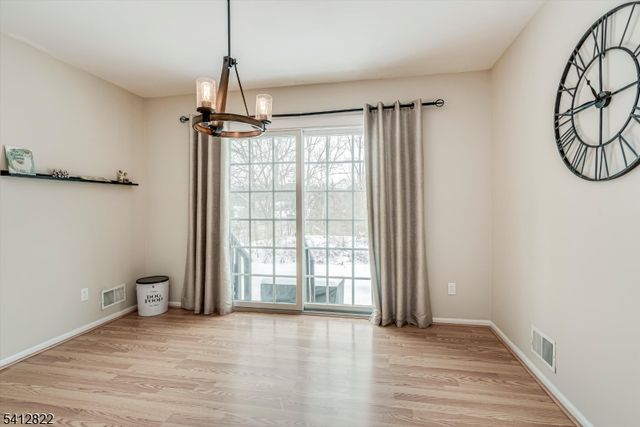 1 Weatherhill Rd, Hamburg Boro, NJ 07419