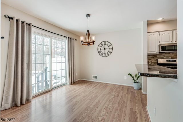 1 Weatherhill Rd, Hamburg Boro, NJ 07419